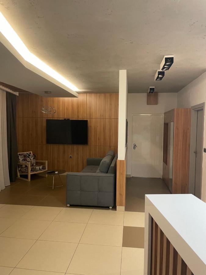 Leo Lux 1 Daire Ni Dış mekan fotoğraf