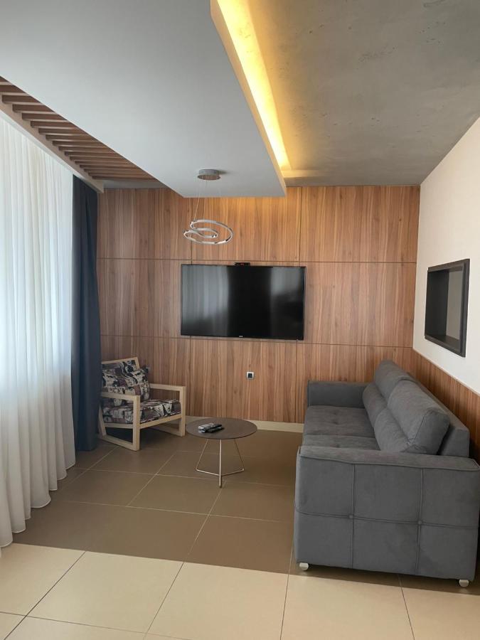 Leo Lux 1 Daire Ni Dış mekan fotoğraf