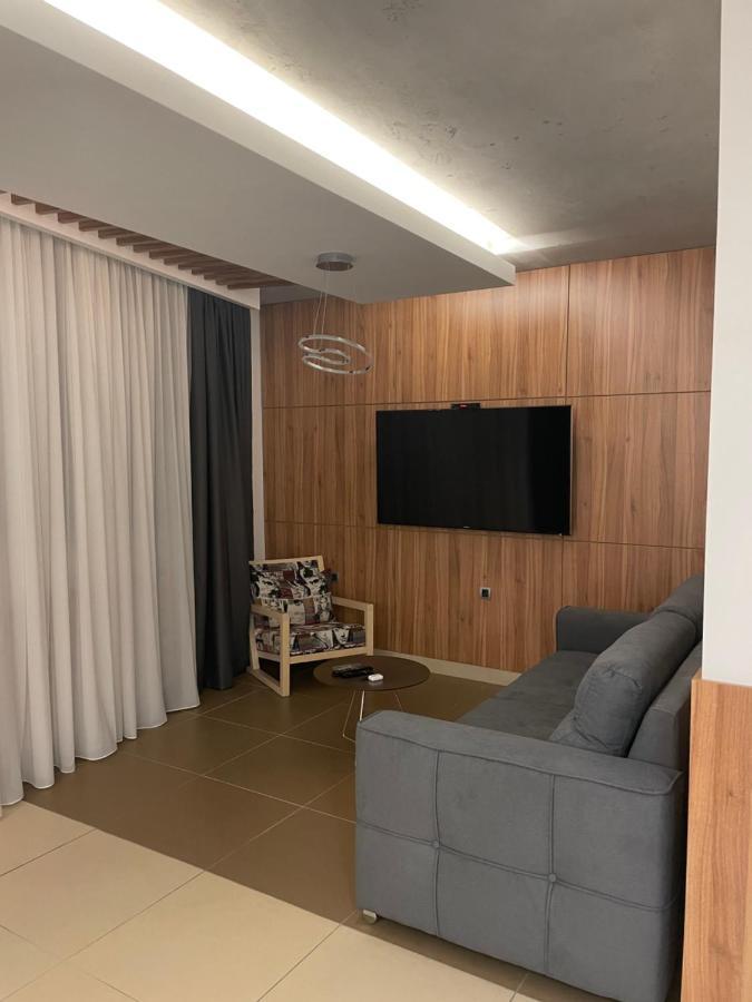 Leo Lux 1 Daire Ni Dış mekan fotoğraf