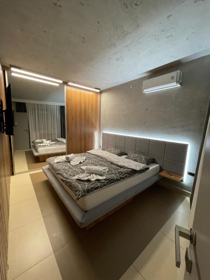 Leo Lux 1 Daire Ni Dış mekan fotoğraf