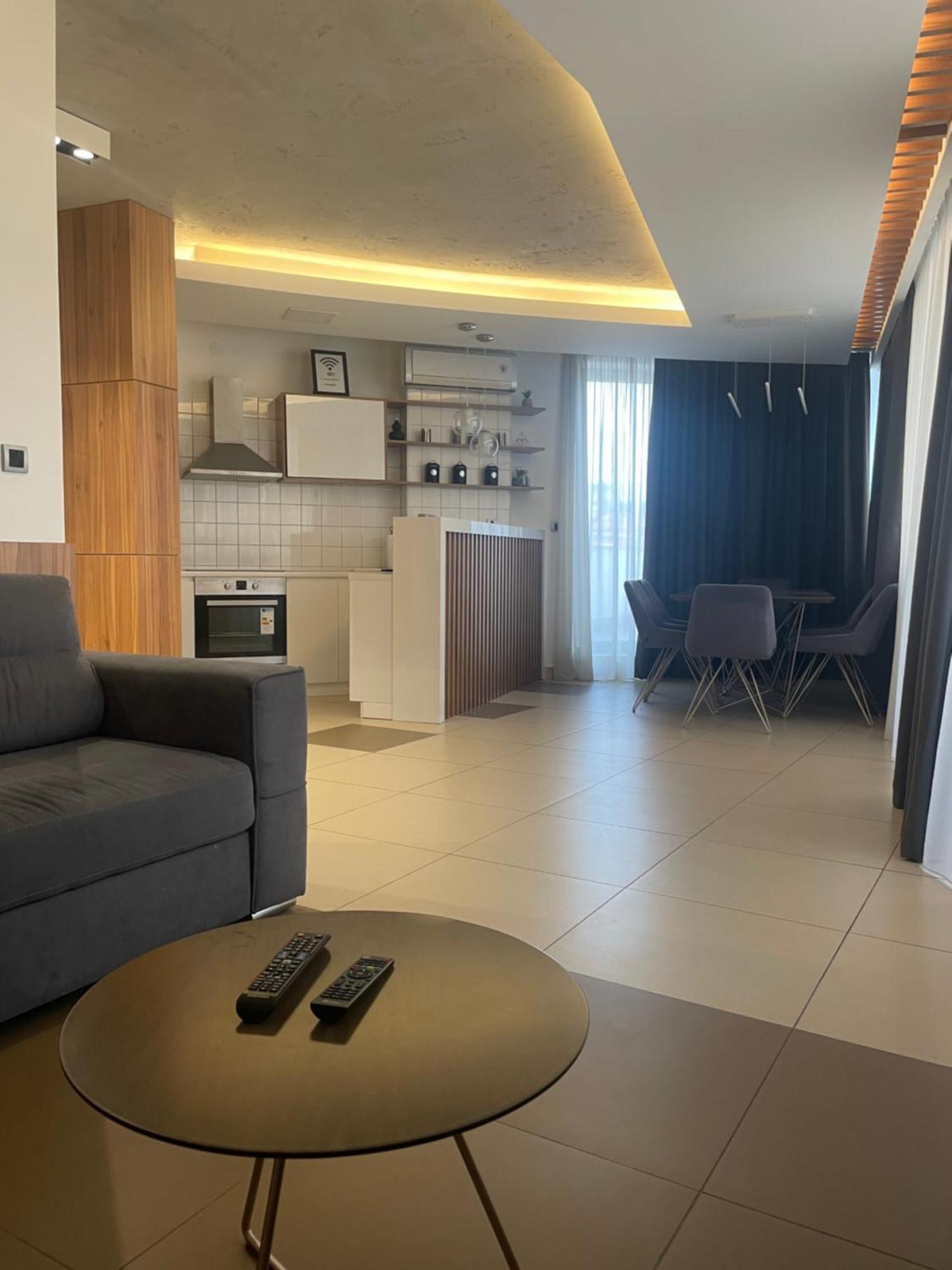 Leo Lux 1 Daire Ni Dış mekan fotoğraf